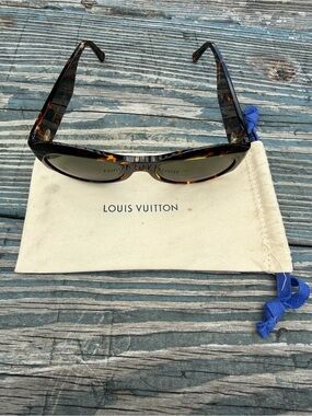 Louis Vuitton Tortoiseshell Sunglasses Gold Logo